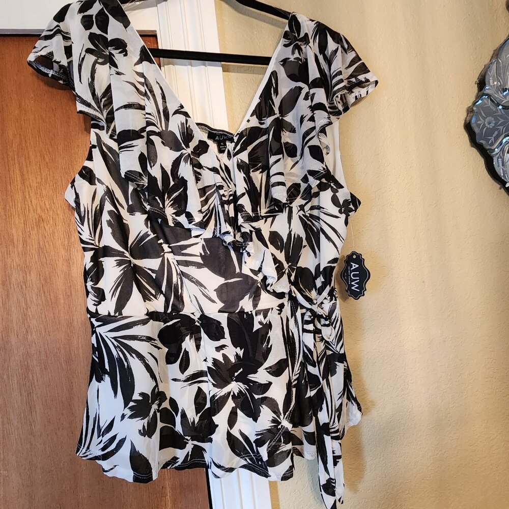 AUW flutter sleeve NWT black white summer top xl